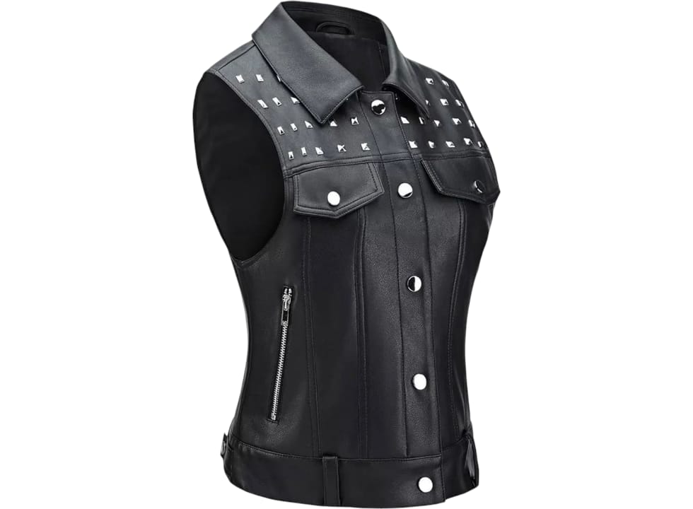 zip on both side on front pockets and closed with snap button