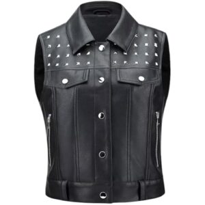 vest closed with snap button and with 2 side pockets with zipper